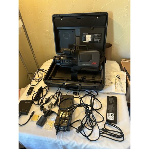 Panasonic AF Piezo VHS Video Recorder Reporter Movie Camera AG-160 Case EXTRAs - Picture 1 of 16